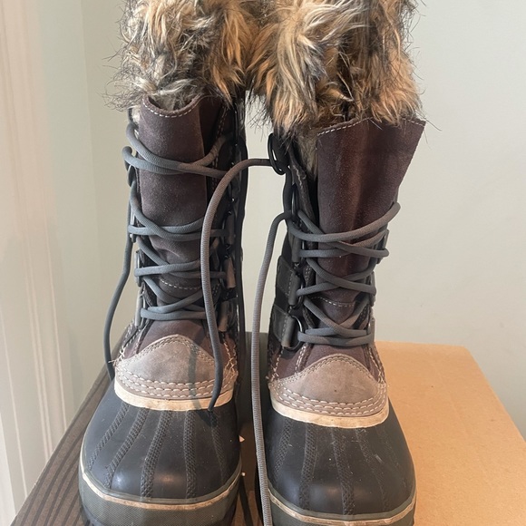 Sorel winter boots, slightly used - Picture 5 of 5